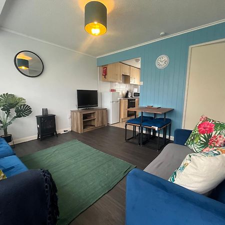 Macs Shack: Beachside Pet-Friendly Chalet with Entertainment Villa Great Yarmouth Exterior photo