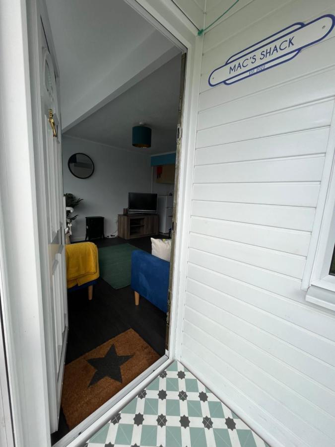 Macs Shack: Beachside Pet-Friendly Chalet with Entertainment Villa Great Yarmouth Exterior photo