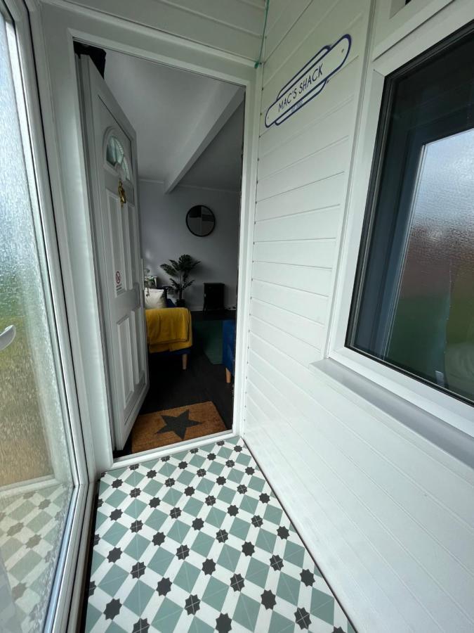 Macs Shack: Beachside Pet-Friendly Chalet with Entertainment Great Yarmouth Exterior photo