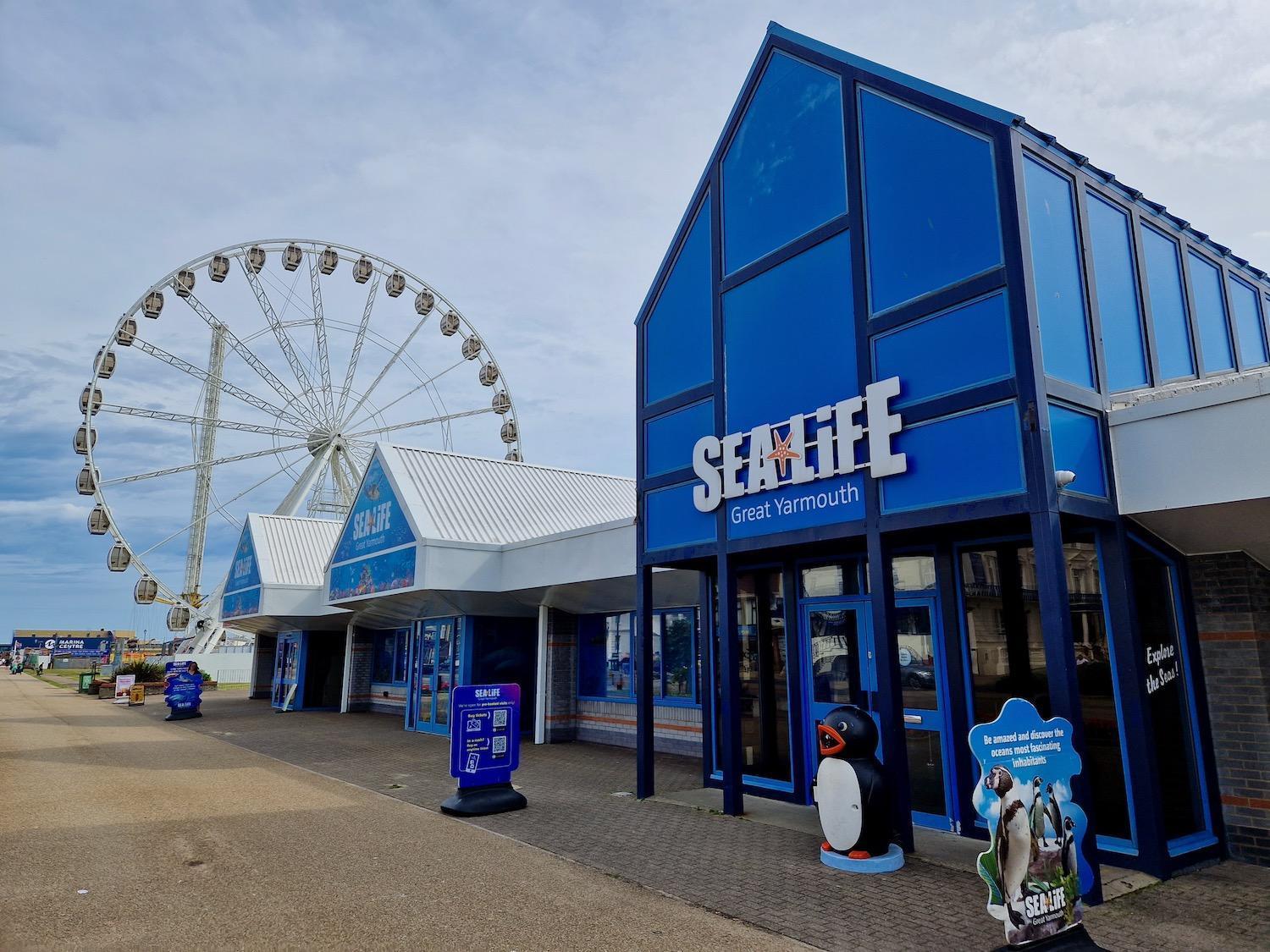 Macs Shack: Beachside Pet-Friendly Chalet with Entertainment Villa Great Yarmouth Exterior photo